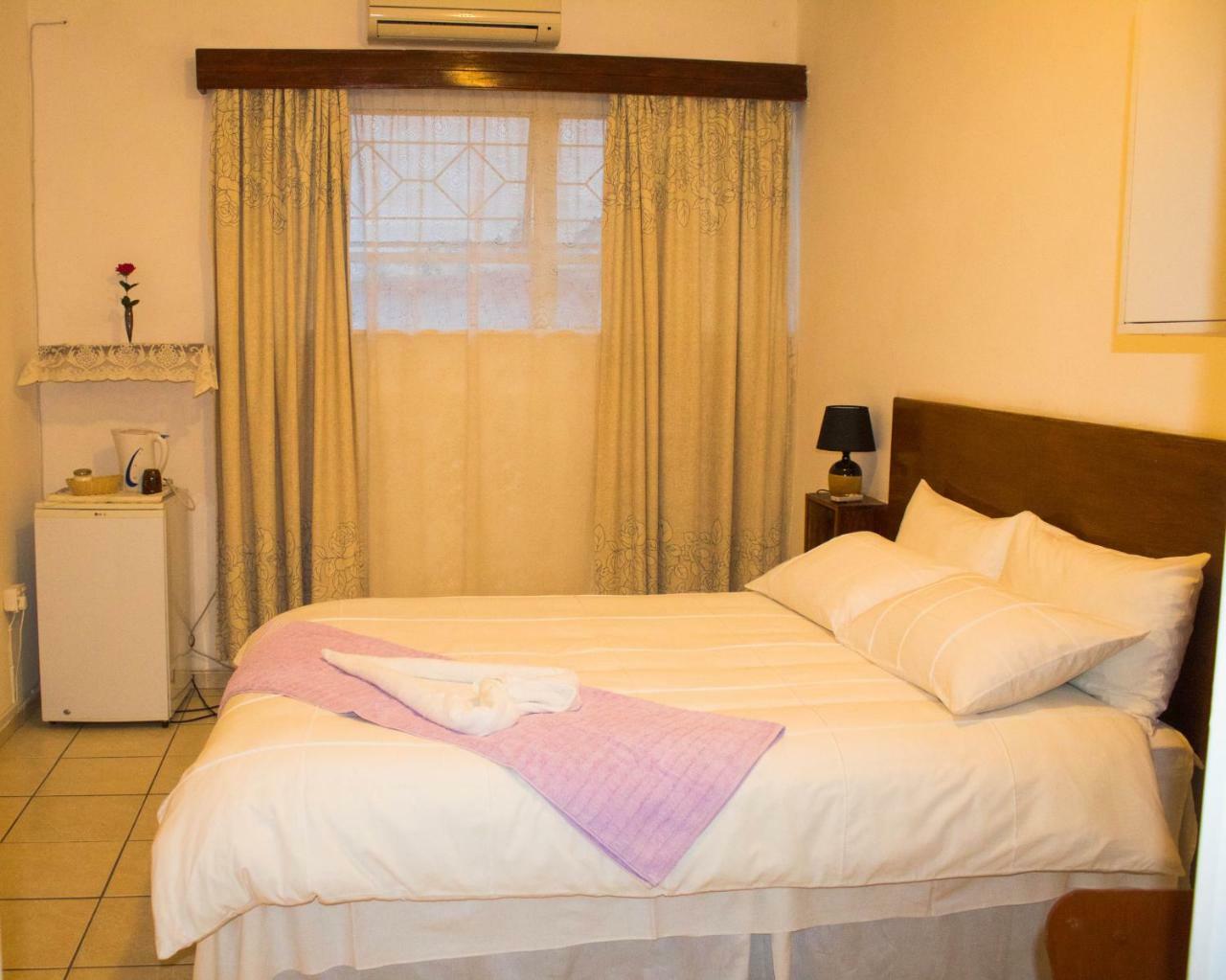 Yoieli Guest House Windhoek Ngoại thất bức ảnh
